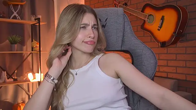 EllieCutes live