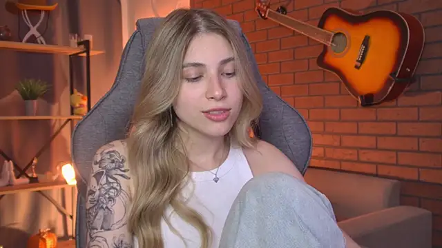 EllieCutes live