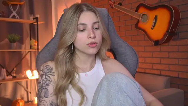 EllieCutes live