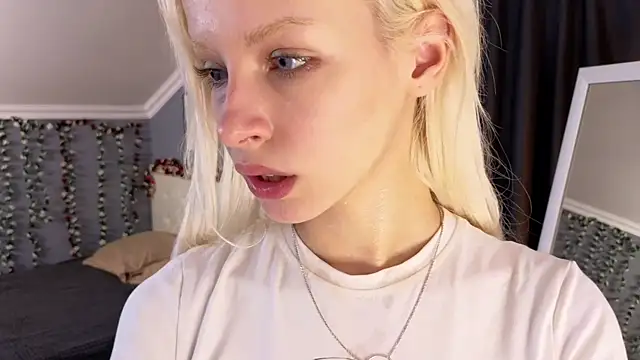 Naomi_Demio live
