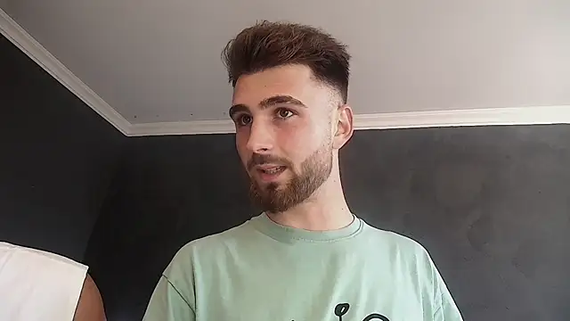 KyloEast live