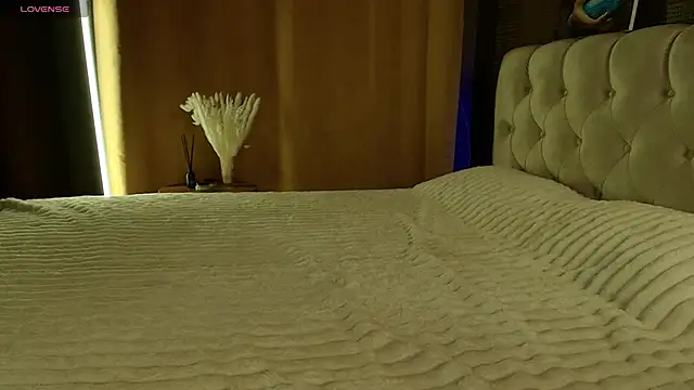 Aria_Mila live