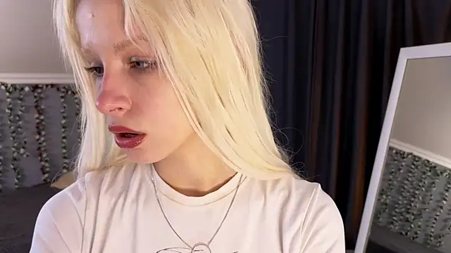 Naomi_Demio live