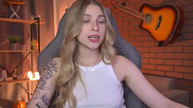 EllieCutes live