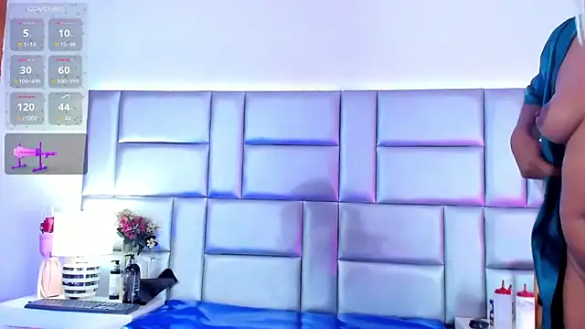 NinaNicole live