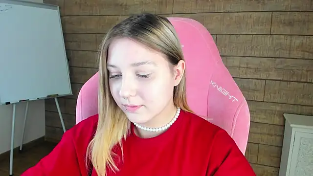 TinnaBurton live