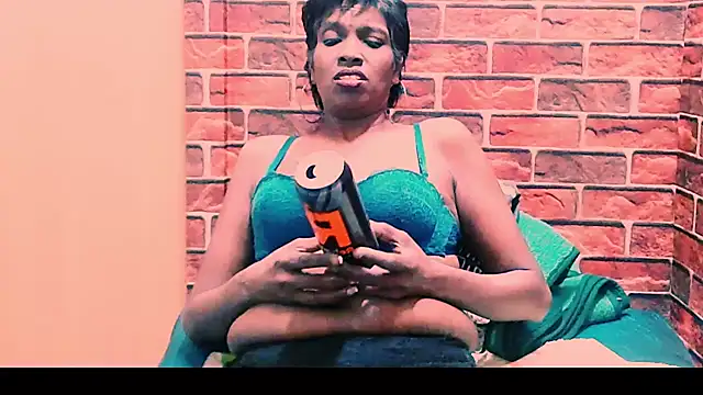 Fuckable_Nasty_MILF live