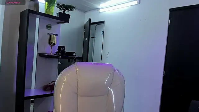 magenta_maturr live