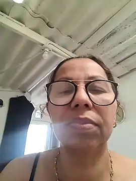 Ladymilf12 live