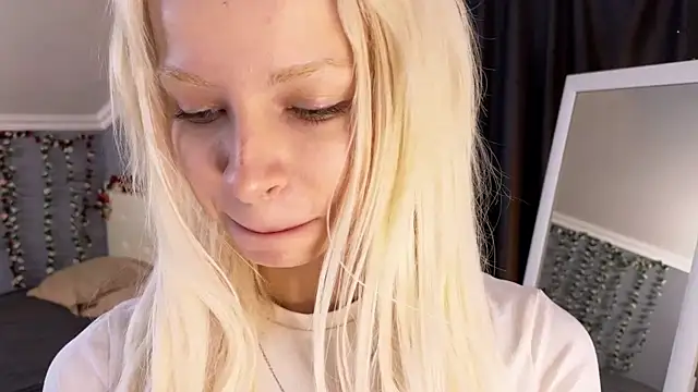 Naomi_Demio live