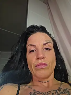 EmilyDiazofficial live