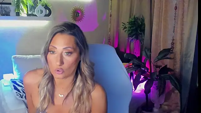 SarahAlluring live