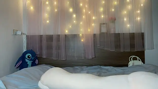 shy_pink_doll live