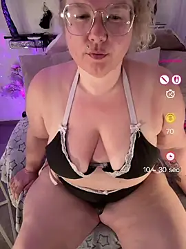CurvyAnonymousGirl89 live