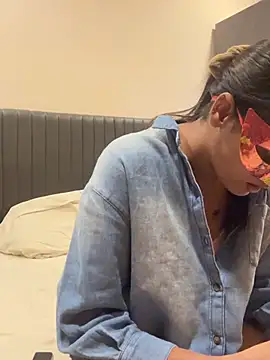 Priyanka011 live