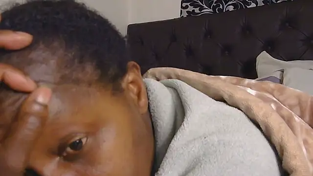 sluttylaura21 live