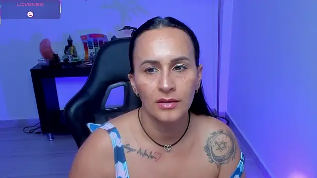 Sara_Charmy live