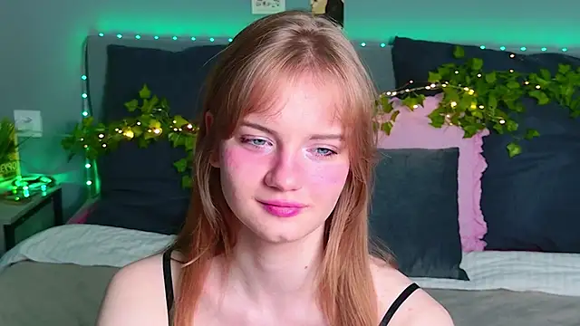 ElfieWhite live
