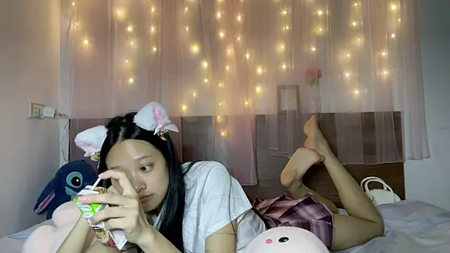 shy_pink_doll live