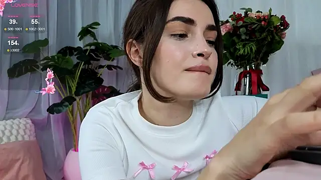 SweetAuraa live
