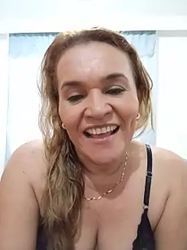 Sara_hilton02 live