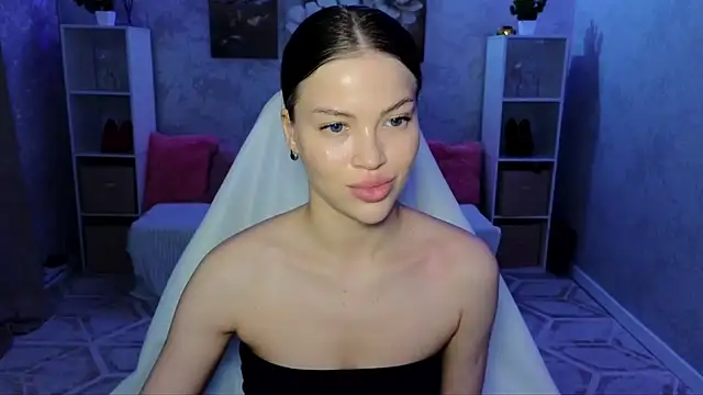 EmmyMills live
