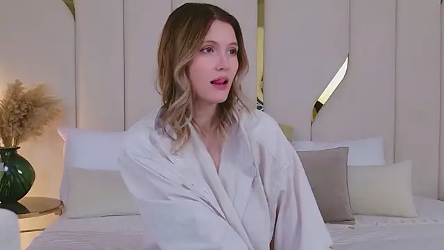 NellieLoyns live