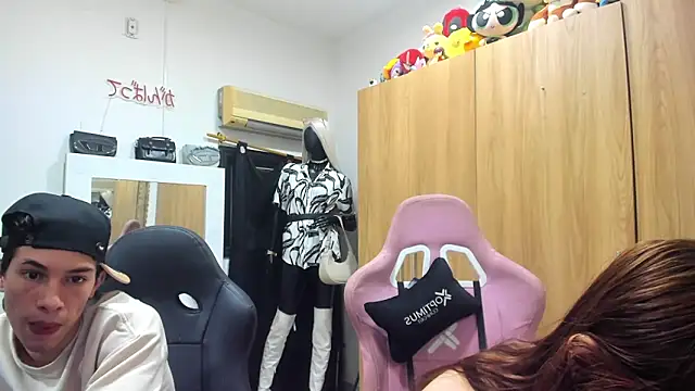 Pride_couple live