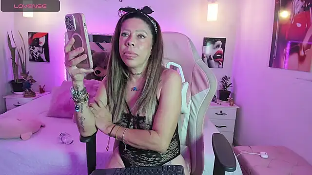 Karly_moon live