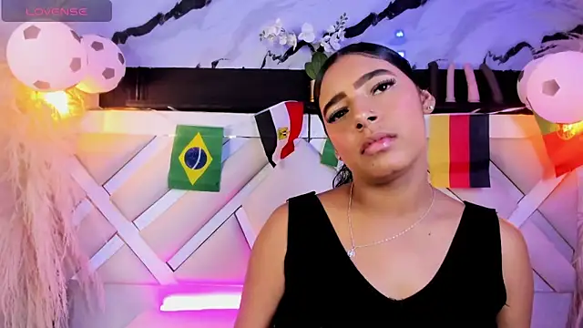 Zoe-Johnson_ live