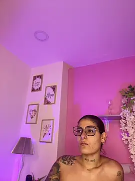 LauraRaider live