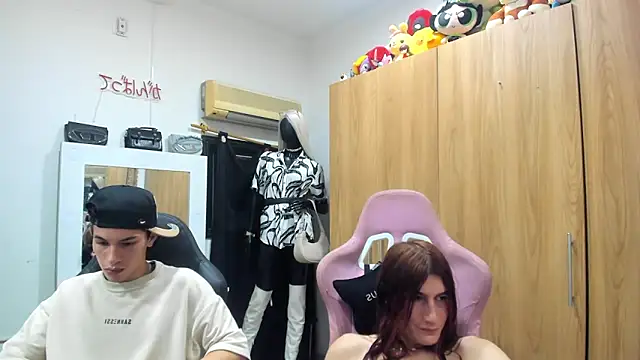 Pride_couple live