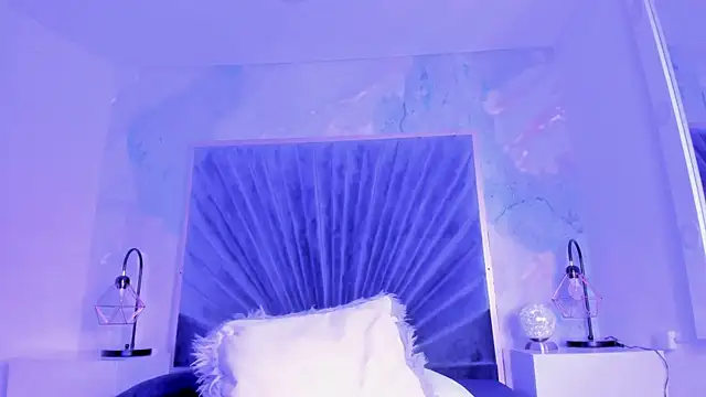 Derieri_Blush live