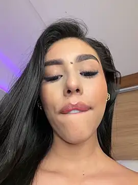 Rossie_Blooms live
