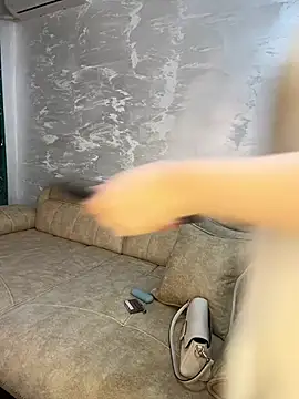 KaylaLewys live