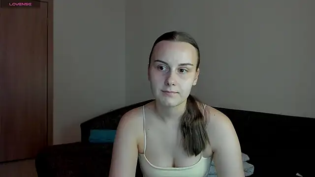 Kelly_Cartier live