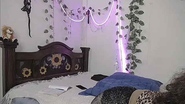 DominaLeona live