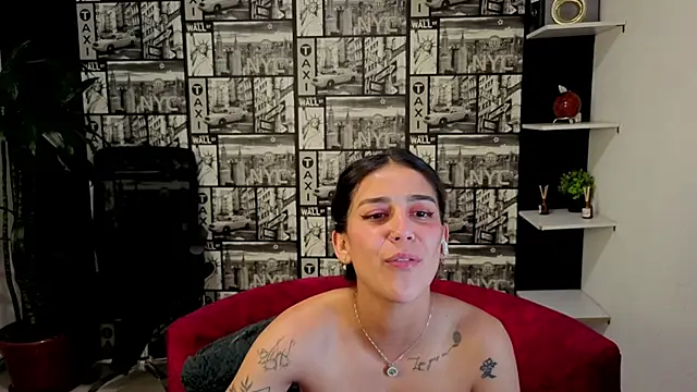 DanielaMonroe live