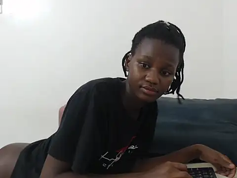 Pettite_essy live