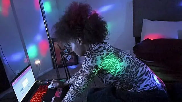 yiauana live