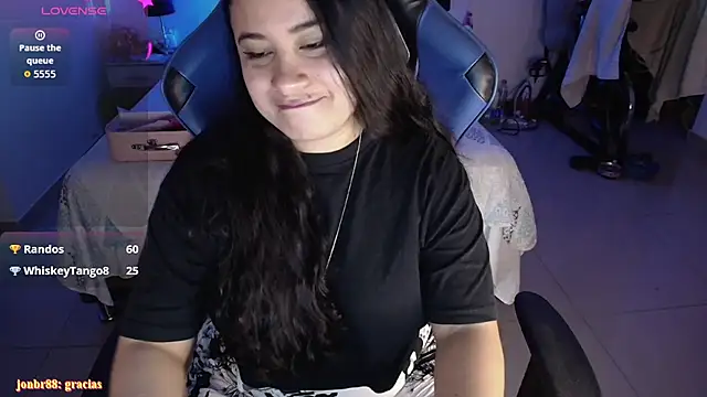 LauraHawkes live