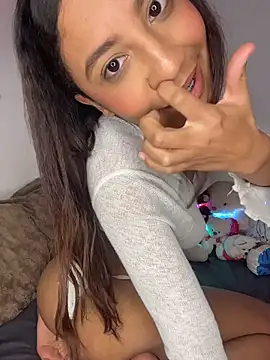 Daphnne_Curly live