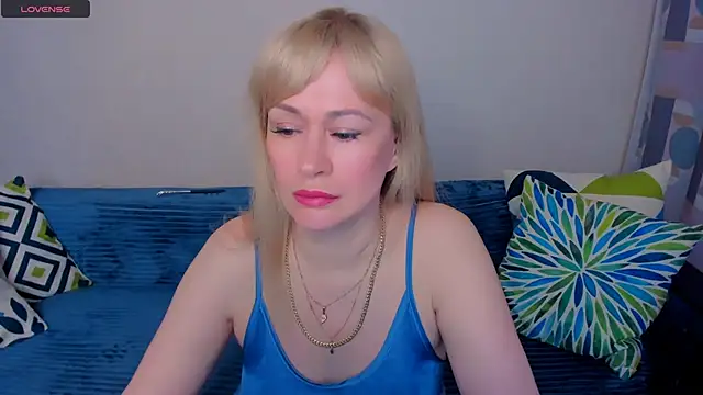 EllenMoore live