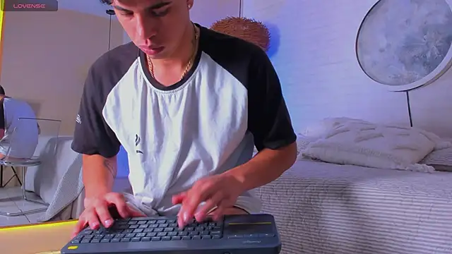 Benjamin_More live