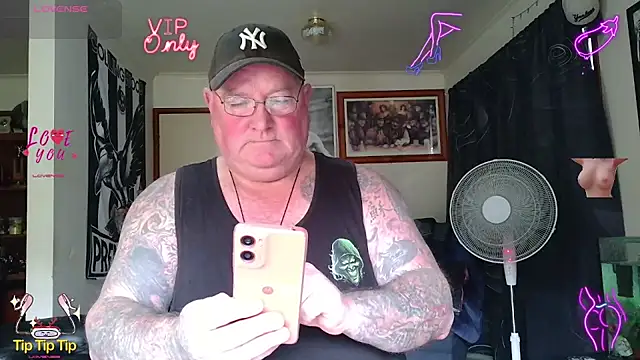 KINKYBLUEYES69 profile