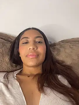 Daphnne_Curly live