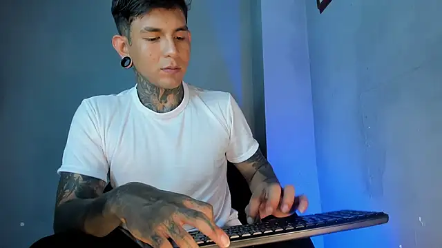 Travisttanner28 live