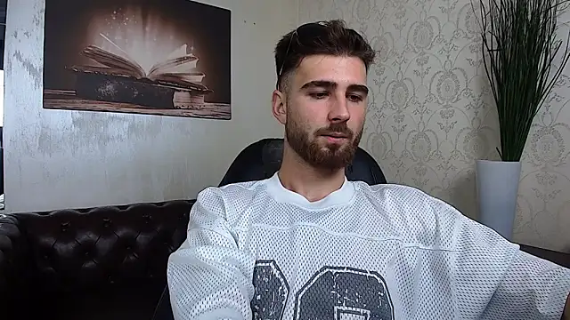 KyloEast live