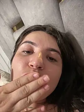 horny_roomiess live