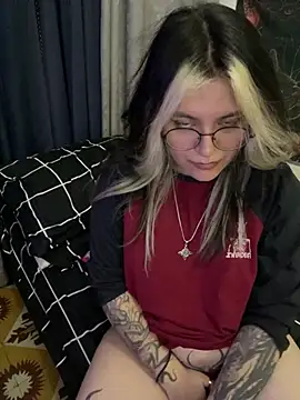 NaylaVelvet live